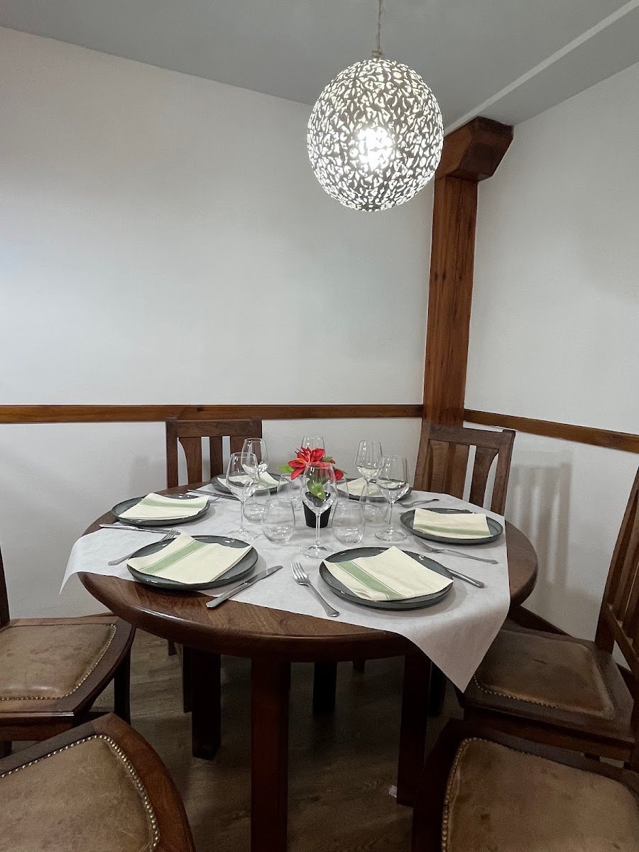Raices Restobar
