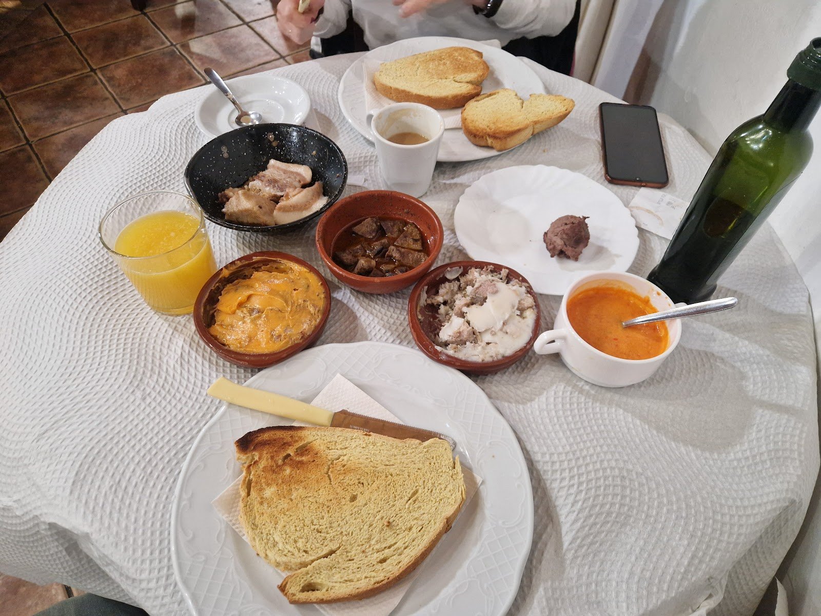Cortijo Los Monteros, Restaurante
