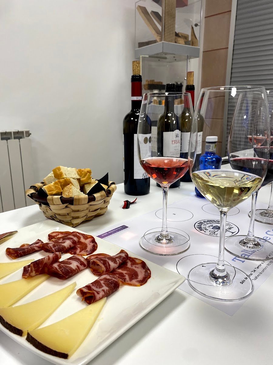 Vinoteca y Enoturismo «Del Terroir a la Copa»