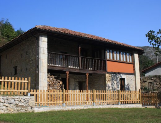 Hotel Rural Llerau