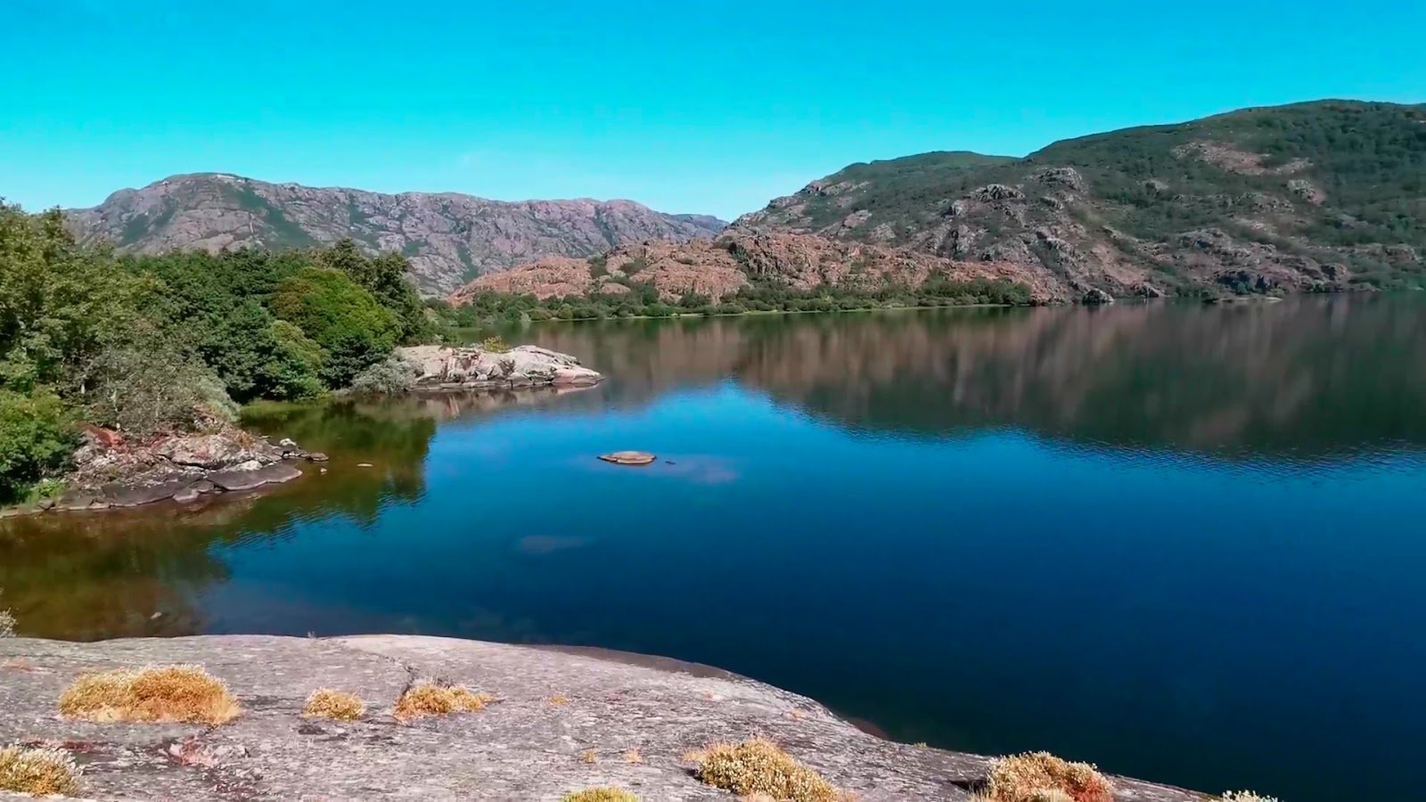 Parque natural Lago de Sanabria y Sierras Segundera y de Porto y Alrededores