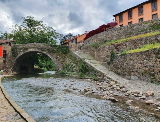 Paseo del río Deva