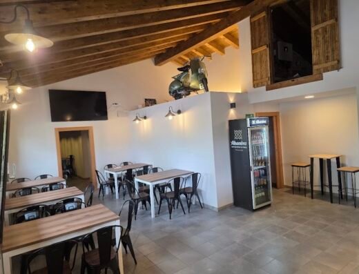 Albergue La VESPA Hostel & Bar